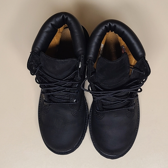 Timberland classic 6" boot size 2 - Picture 4 of 9